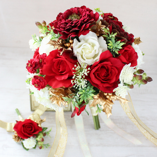 オーダーメイドブーケ22,000円～/赤×白×グリーン×アイボリーのラウンド