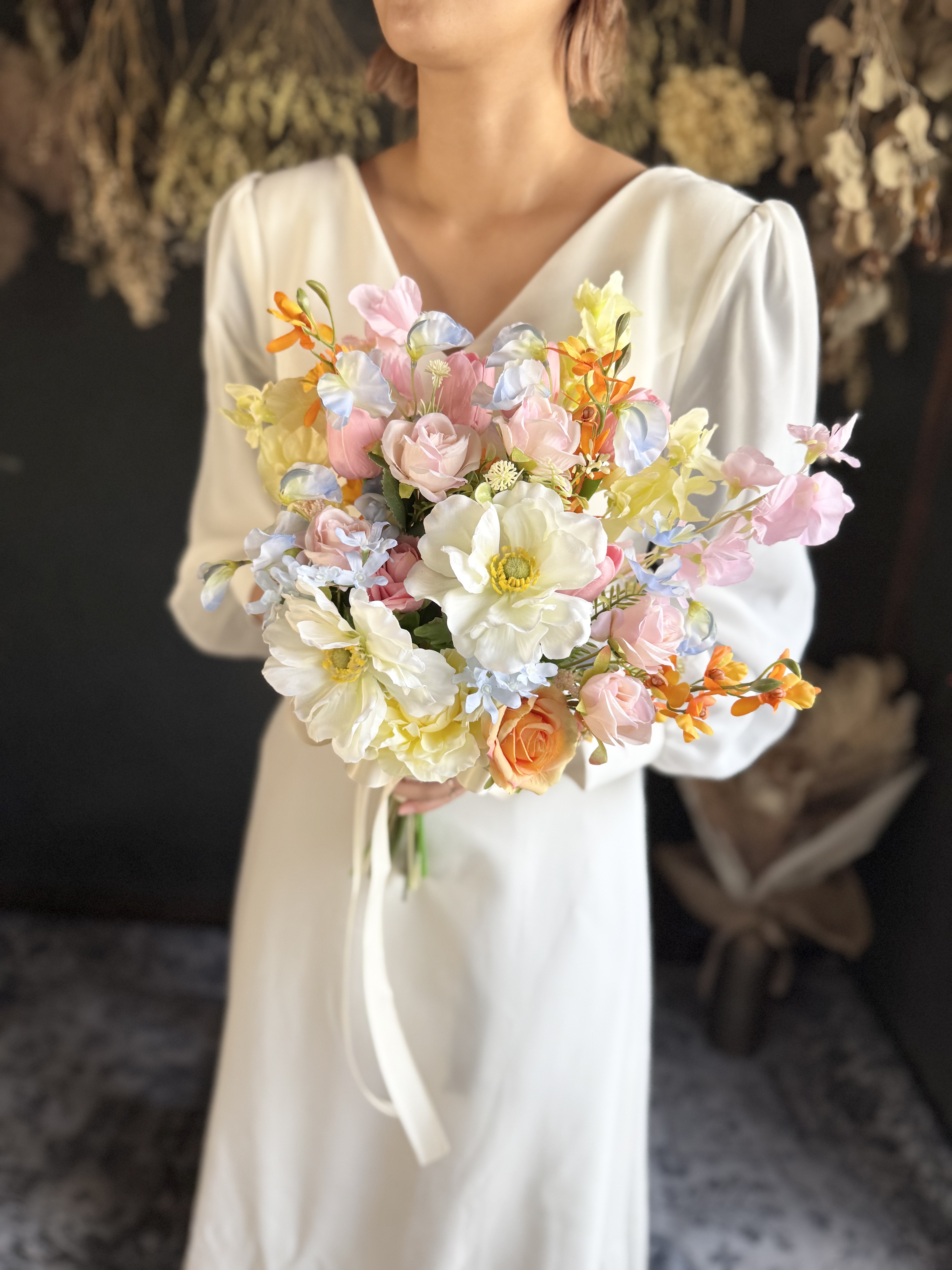 白アネモネ×カラフルクラッチブーケ☆ブートニア