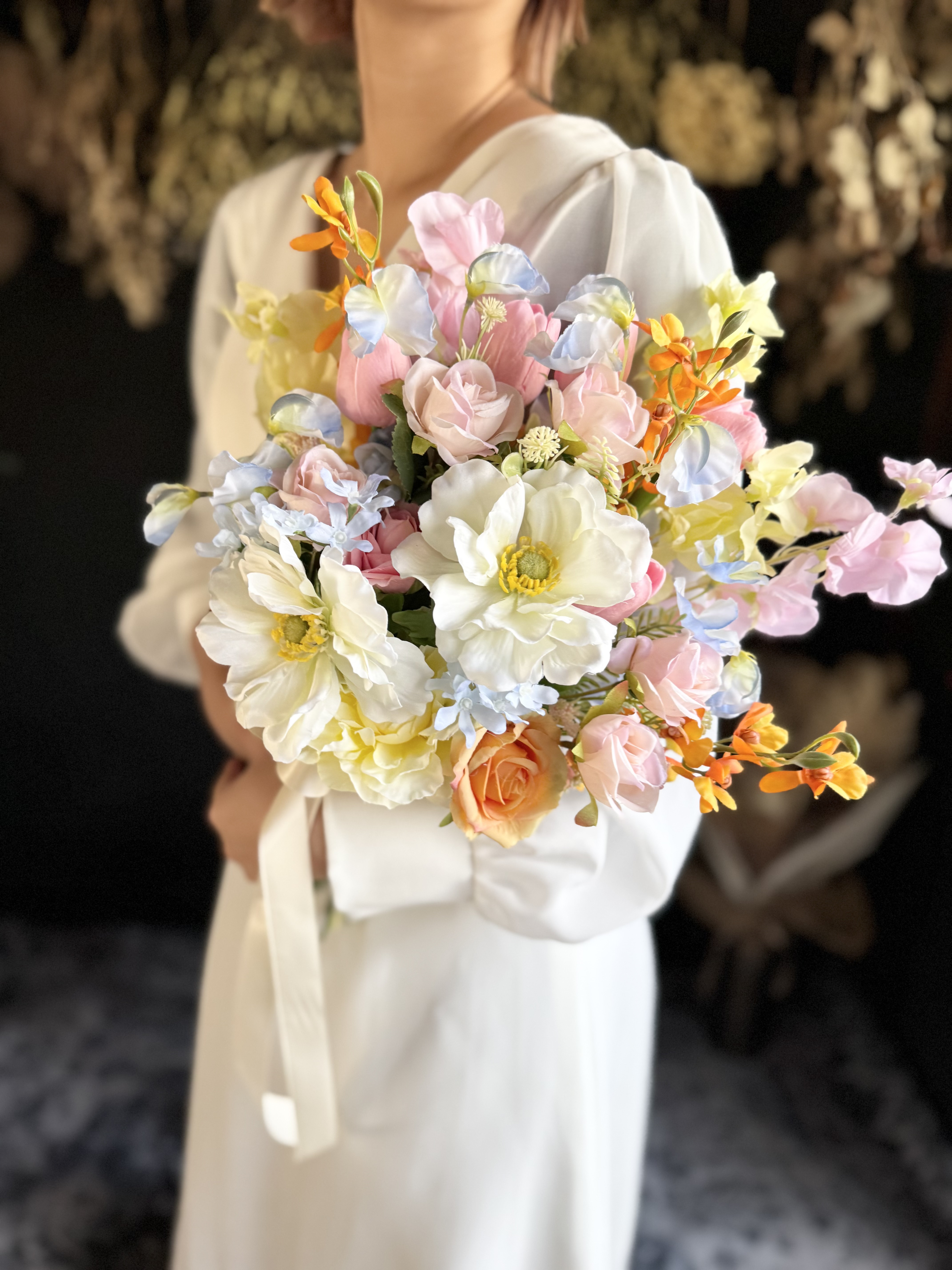 白アネモネ×カラフルクラッチブーケ☆ブートニア