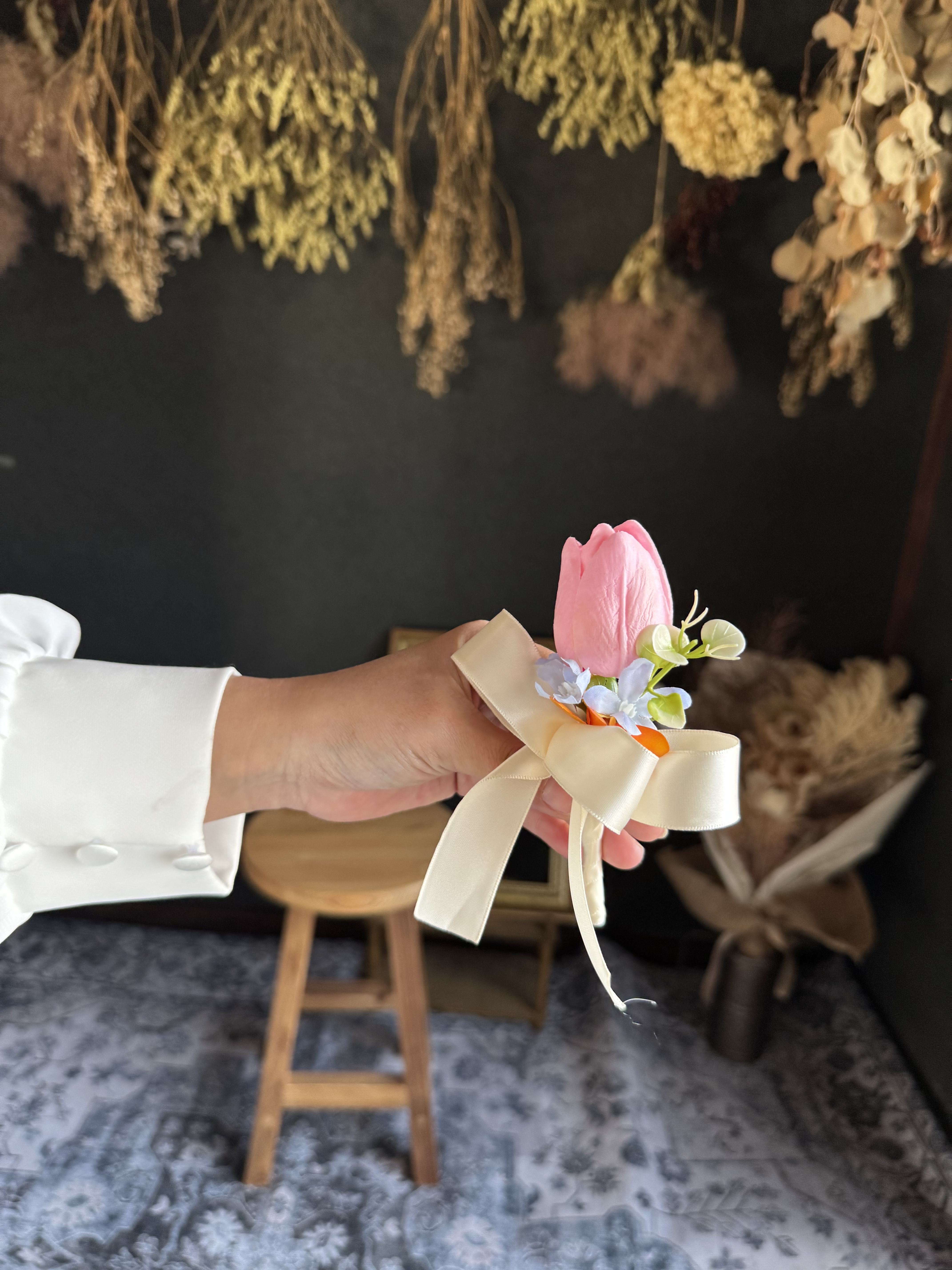 白アネモネ×カラフルクラッチブーケ☆ブートニア