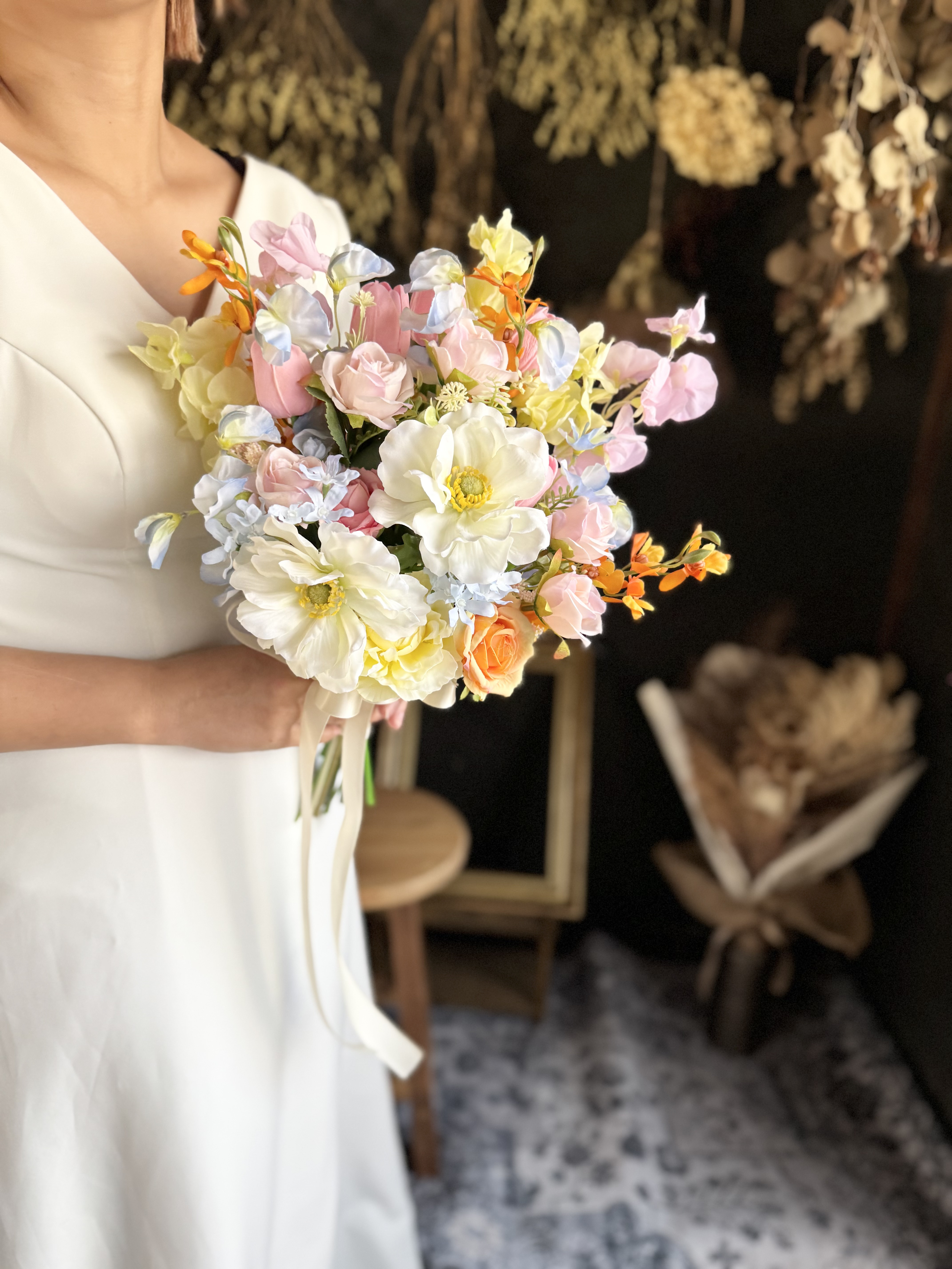 白アネモネ×カラフルクラッチブーケ☆ブートニア