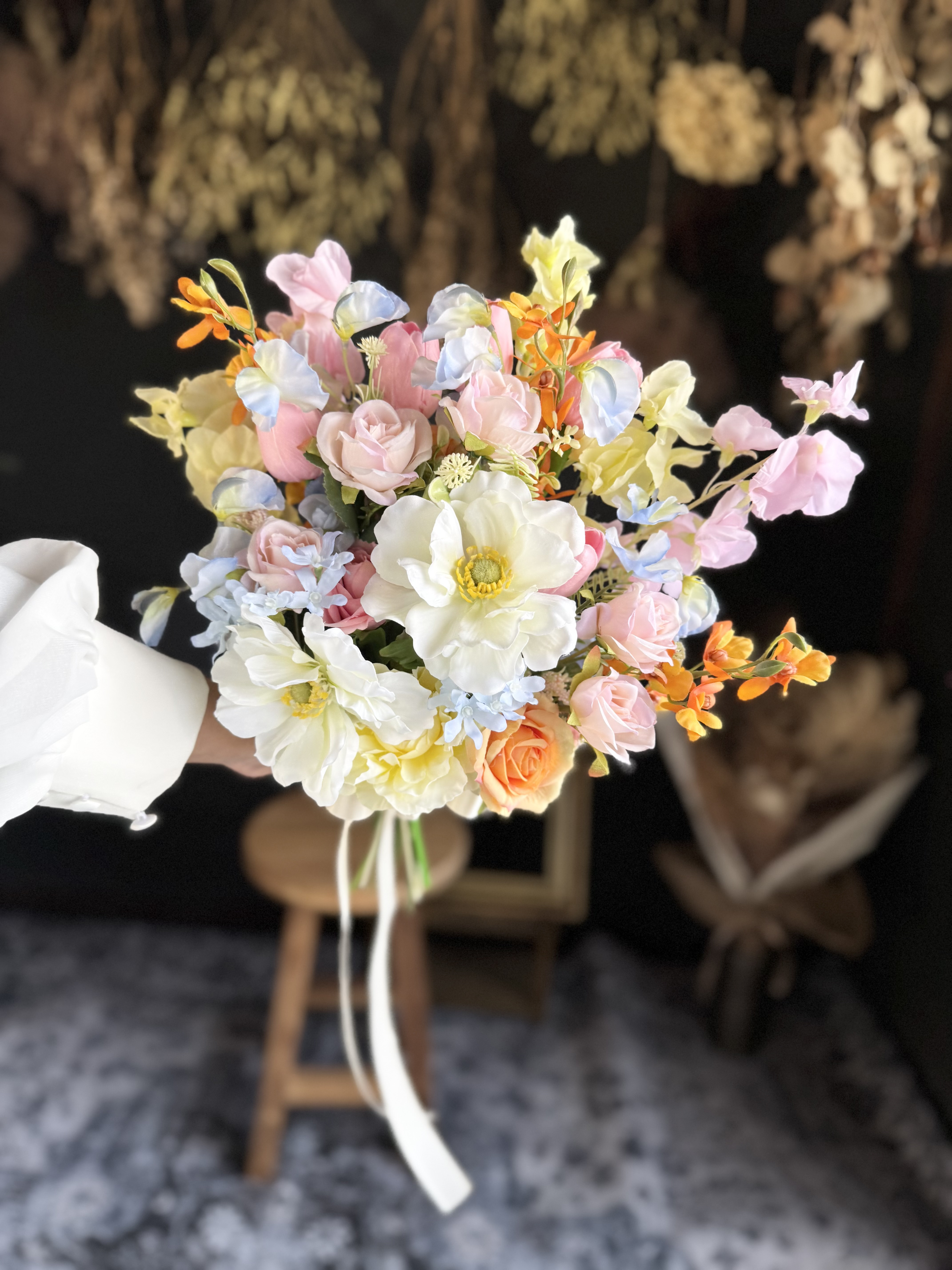 白アネモネ×カラフルクラッチブーケ☆ブートニア