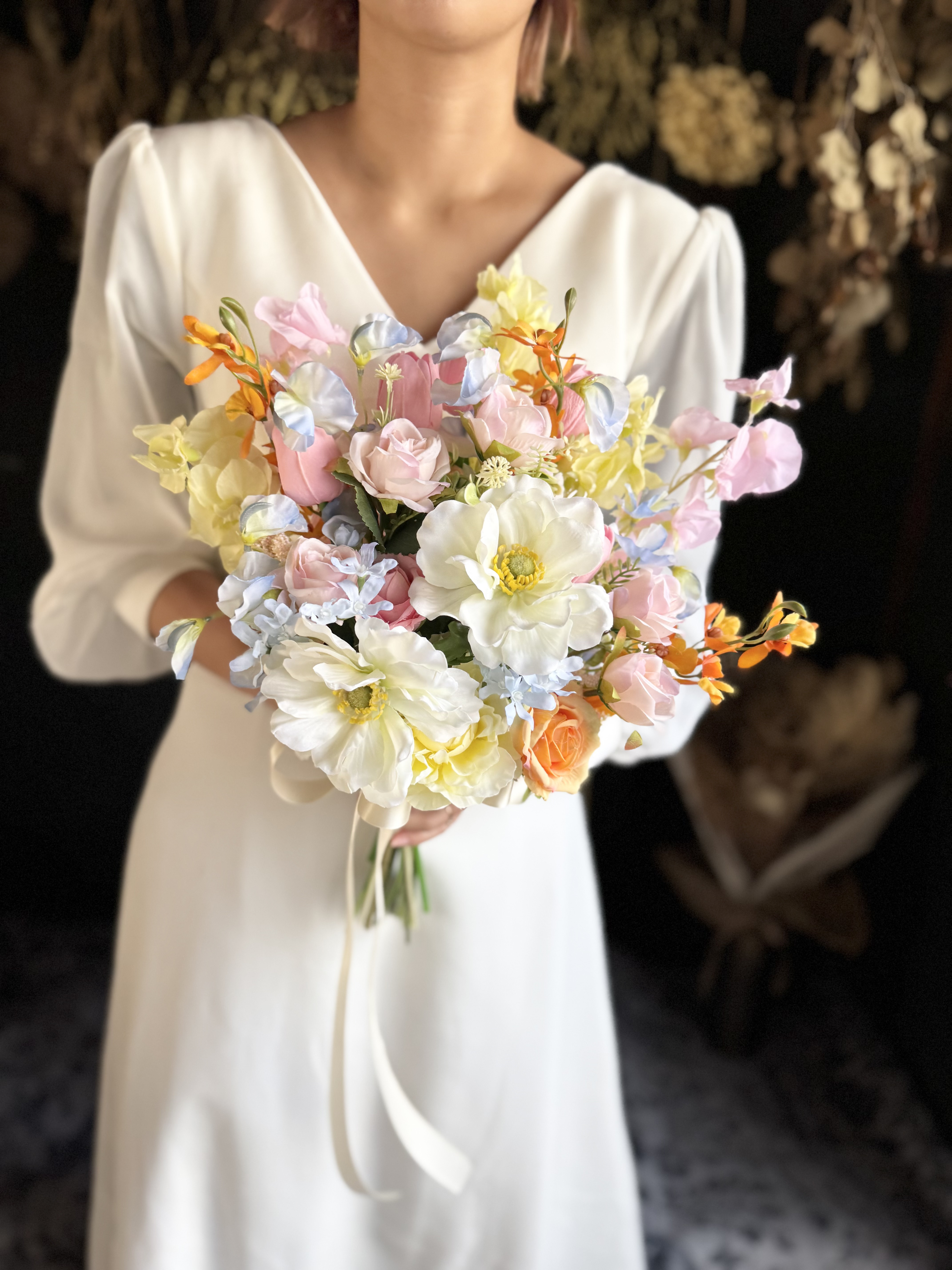 白アネモネ×カラフルクラッチブーケ☆ブートニア