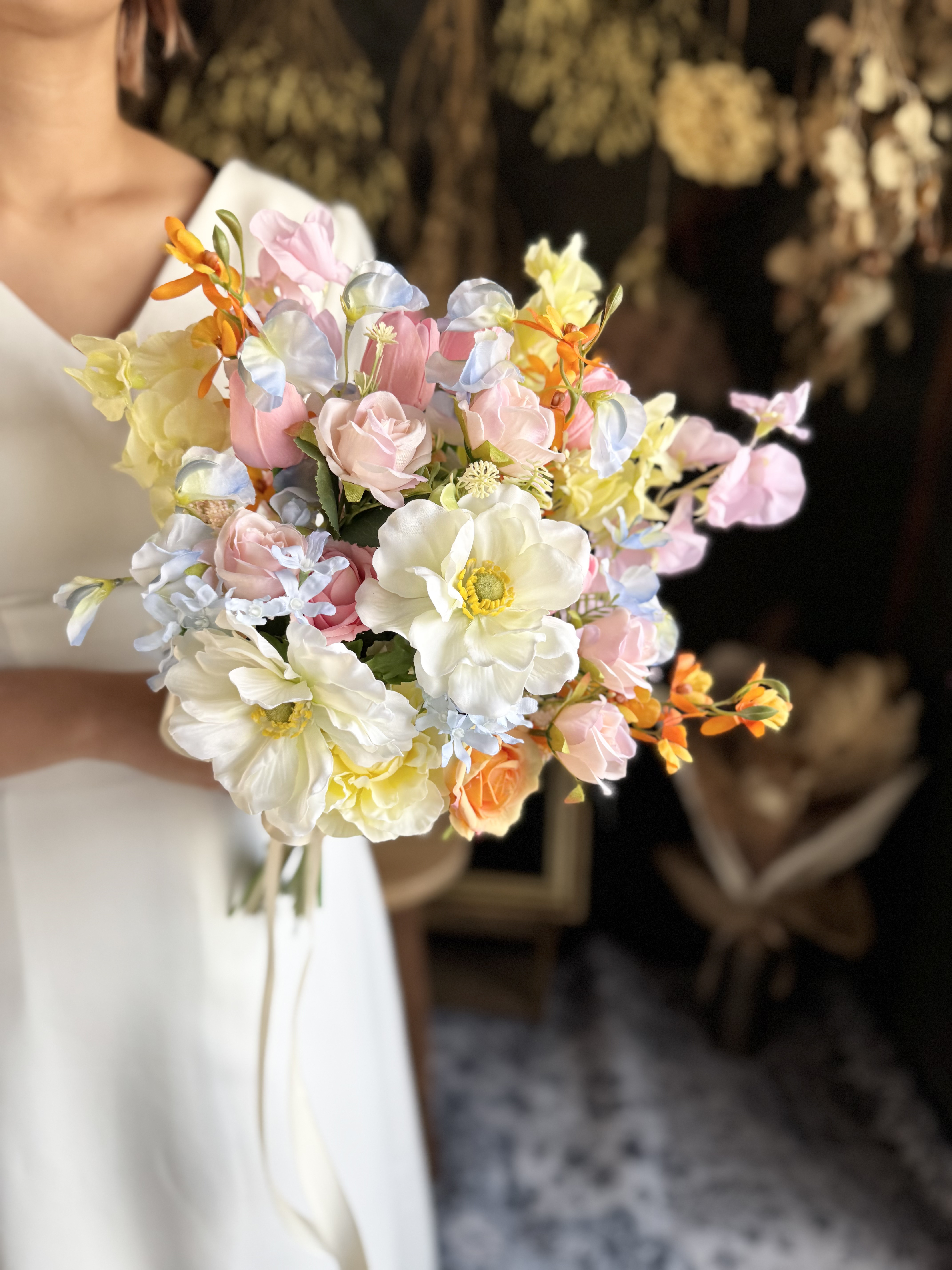 白アネモネ×カラフルクラッチブーケ☆ブートニア