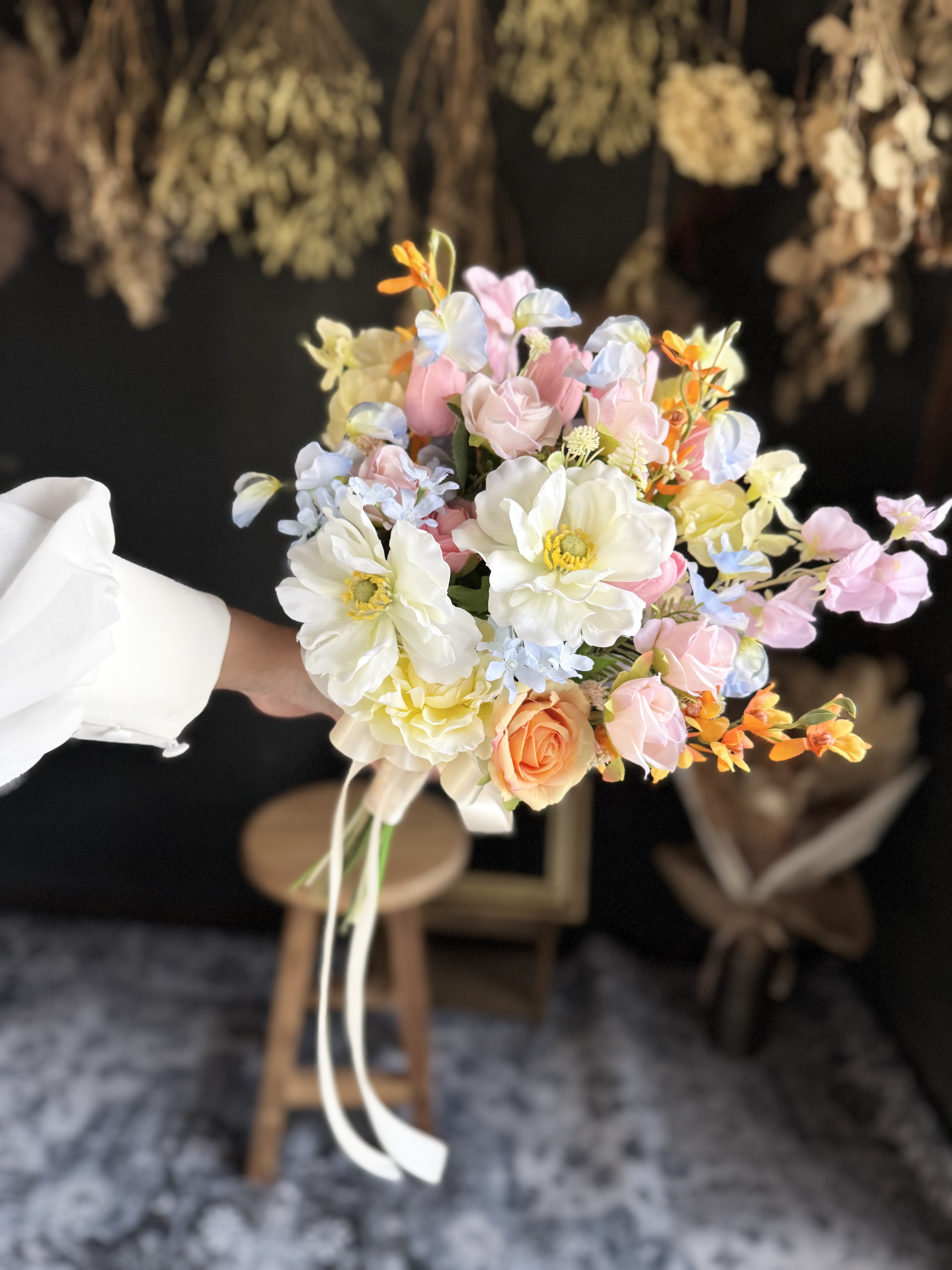 白アネモネ×カラフルクラッチブーケ☆ブートニア