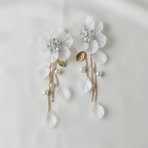 フラワー ピアス 花びらゴールド 大ぶりピアス ロングピアス