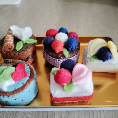 マグネット入りフェルトケーキ【ハンドメイド】