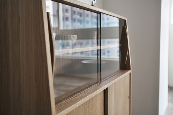 斜面設計實木玻璃櫃( 尺寸可客製 ) 第5張的照片