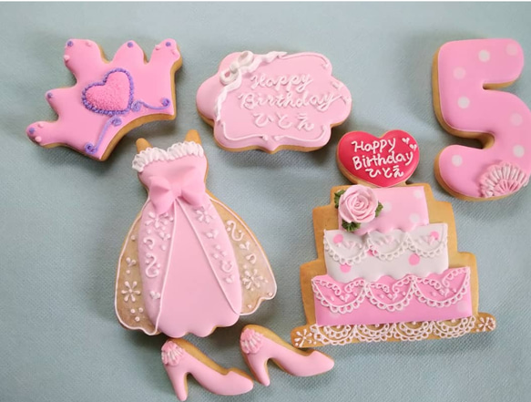 「身体に優しいアイシング」大きなケーキとドレスのアイシングクッキー　※お好きなお色で。お誕生日、出産祝いにも。 2枚目の画像