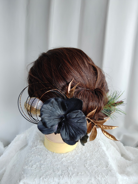 コチョウランと松の髪かざり タイトシニヨン シニヨンヘア 卒業式 成人