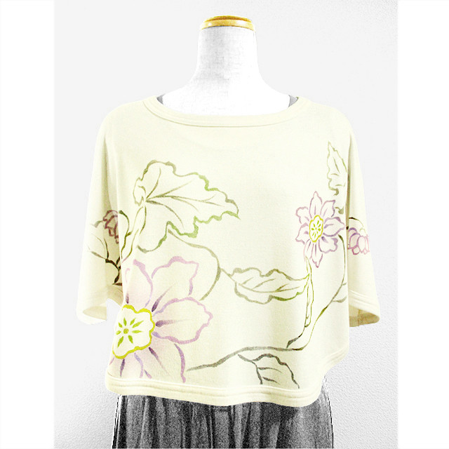 トップス（ポンチョ風ショート丈）（赤紫色の花）（生成の白色）