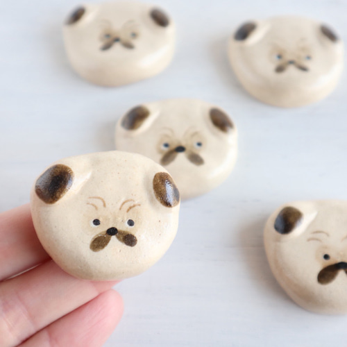 尾丸鼻ぺちゃ様♥️パグ 印鑑スタンド 箸置き パグ犬 箸置き（1個）陶器製 箸・箸置き まん丸 通販 5975929｜Creema