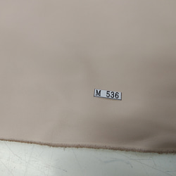 M536　国産牛革  薄いピンクベージュ 　200デシ程度　厚さ1.1ｍｍ 3枚目の画像
