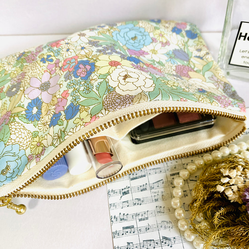 ☆花柄☆フラットポーチ☆花柄☆化粧品入れ☆通帳入れ☆ ポーチ Laule 