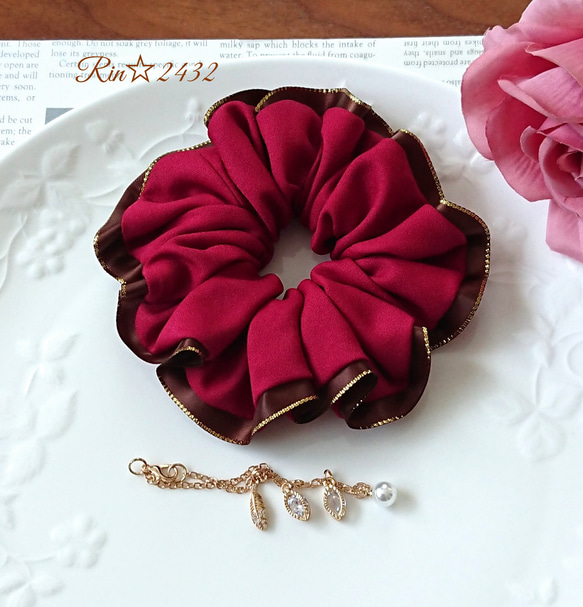 アムンゼン】フォーマルなシーンにお薦め☆上品な生地感が特徴のサテン  