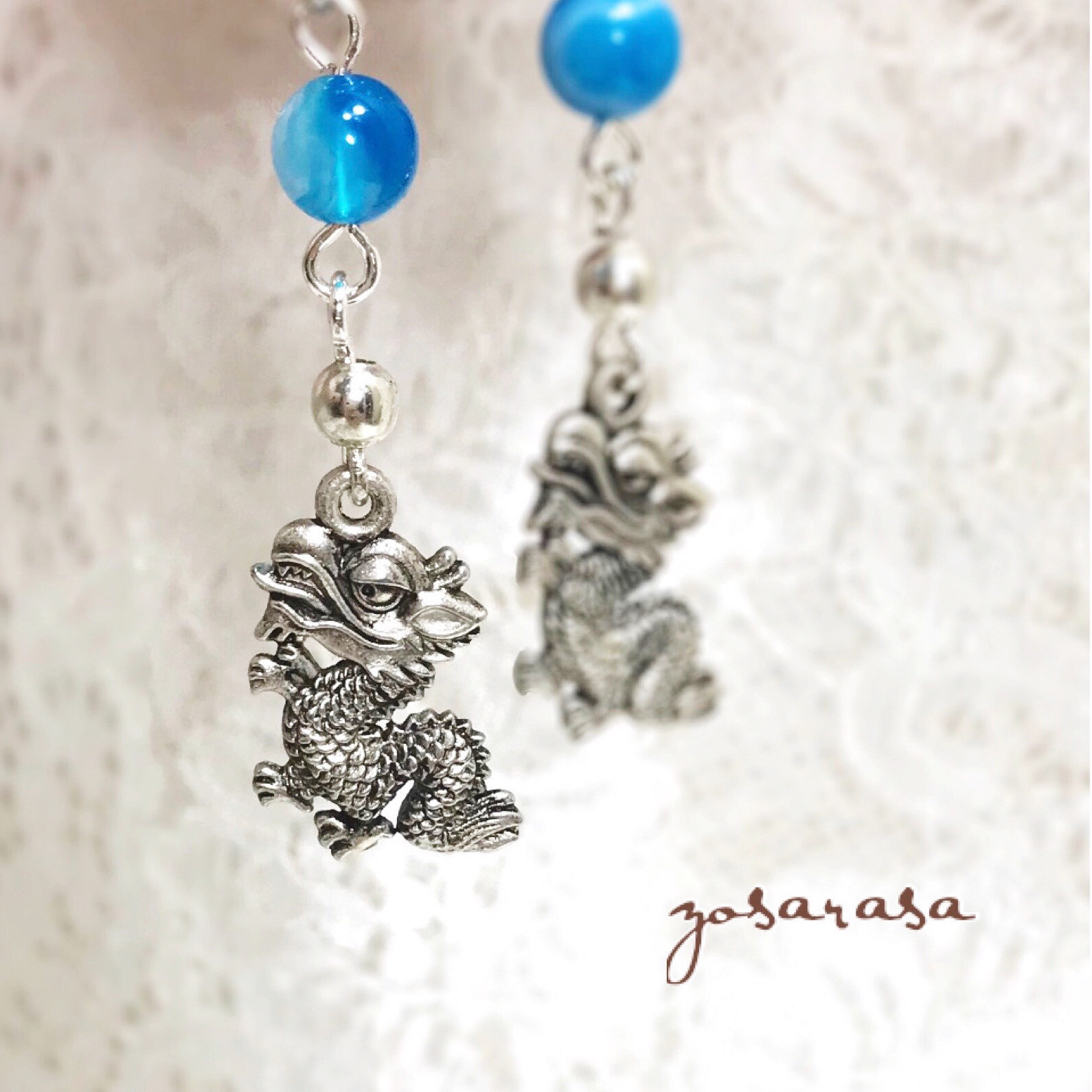 102: ブルーの天然石とかわいい龍のピアス／イヤリング ピアス（フック