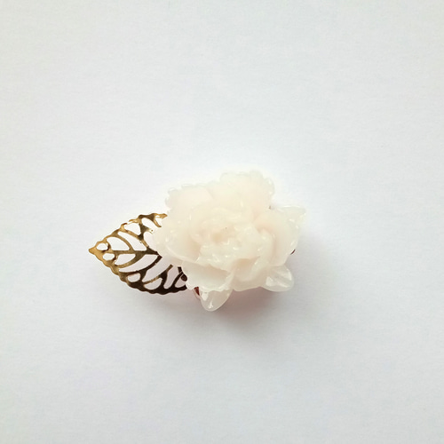 白牡丹　帯留め 楽天市場】帯留め 手彫り 牡丹の花 新品 帯留め 象牙色 W874