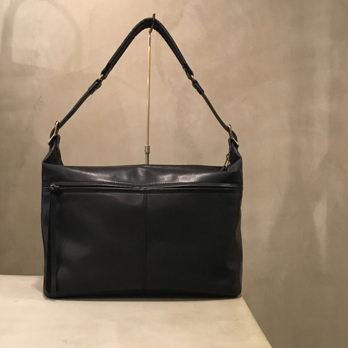 馬革エディターズバッグ(肩掛けワンショルダー)。/レスデザイン 馬革エディターズバッグ(肩掛けワンショルダー)。/レスデザイン
