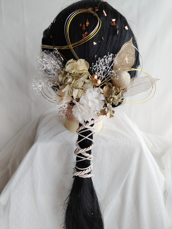 N15　ホワイトゴールドの和紐と水引の髪飾り　ヘアアレンジ　成人式ヘア　卒業式ヘア　結婚式ヘア 1枚目の画像