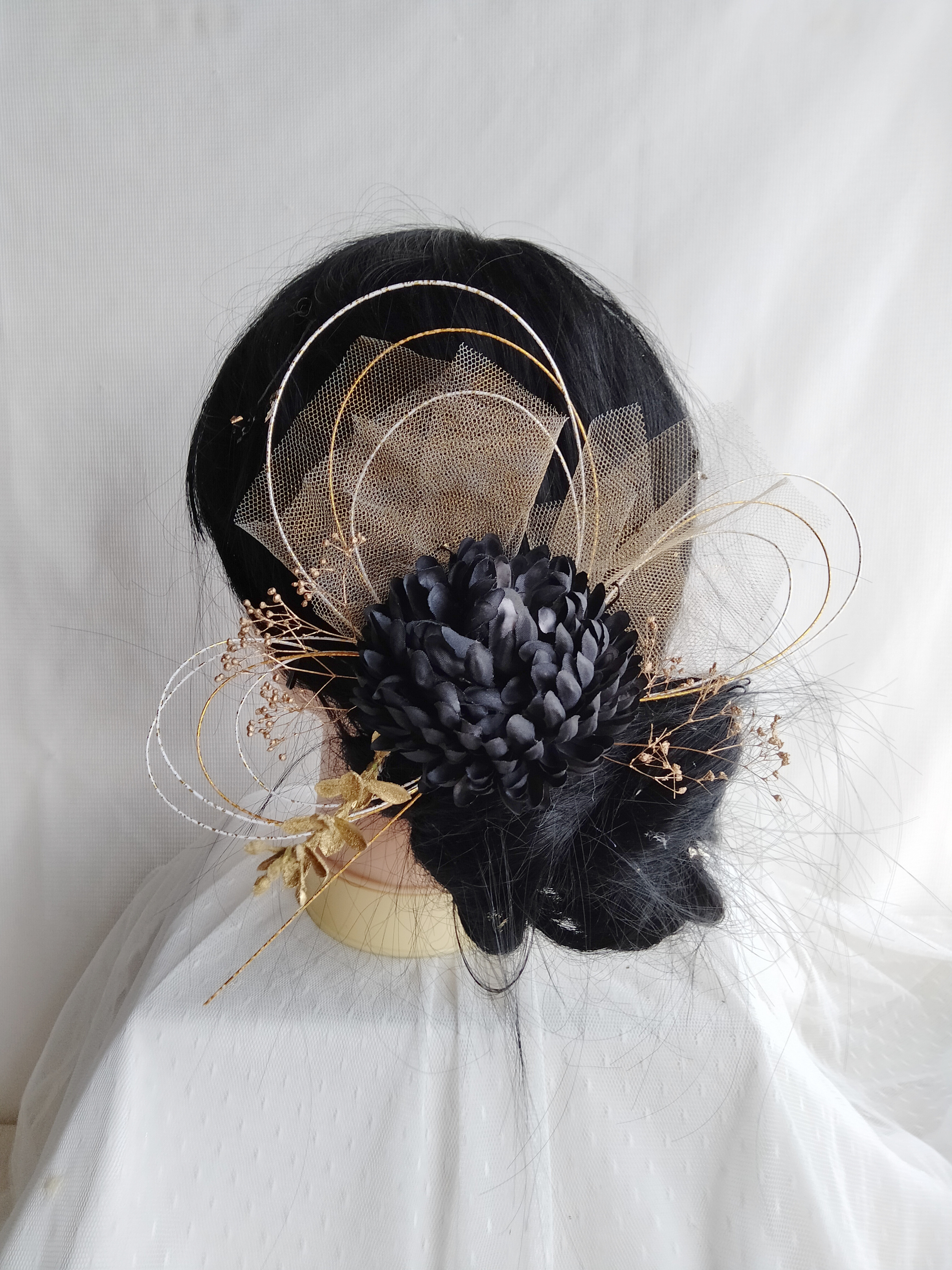 黒の和菊×水引き×チュール　黒の髪飾り　卒業式髪飾り　成人式髪飾り　結婚式髪飾り　黒の振袖　水引き