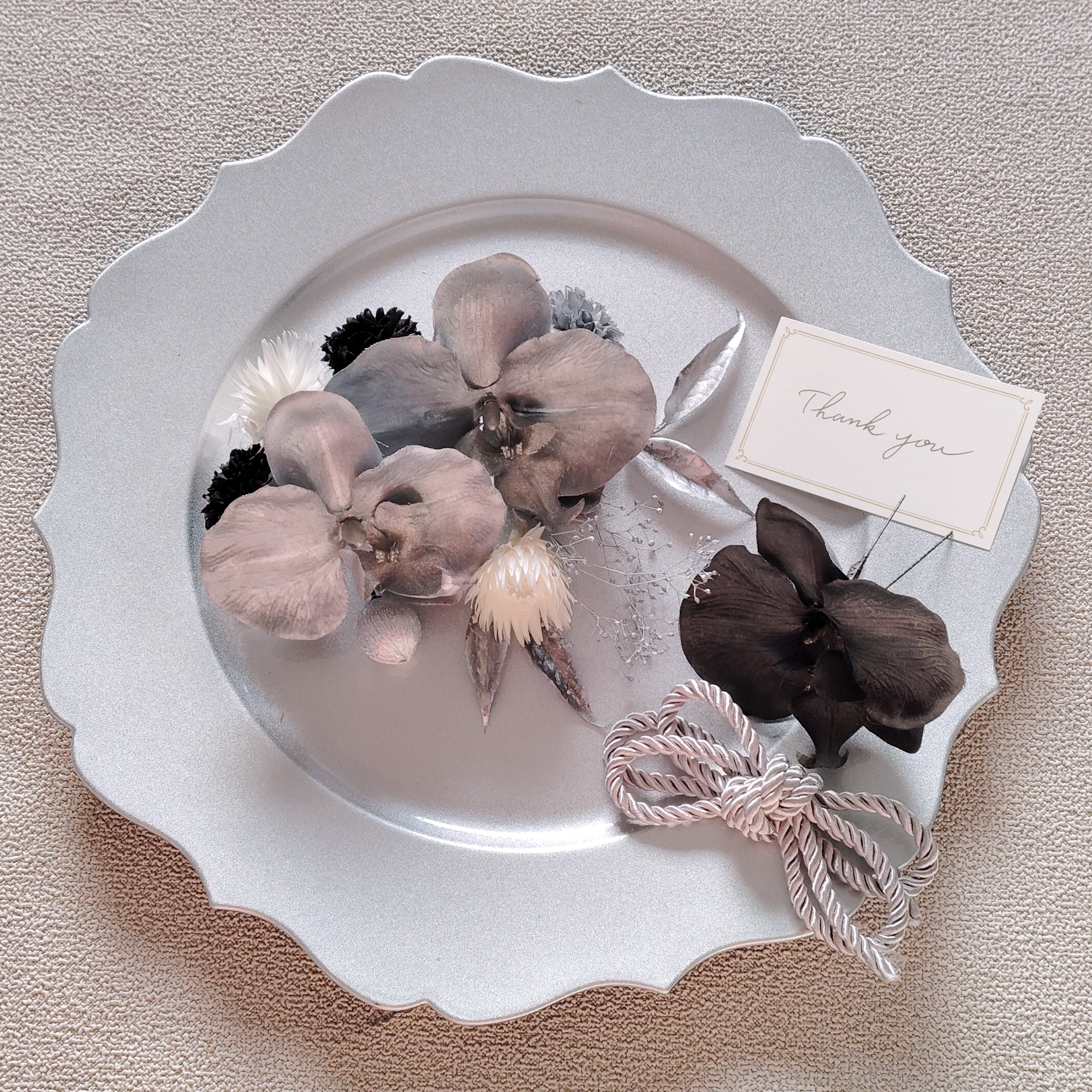 シルバー胡蝶蘭　銀の胡蝶蘭　ブラック胡蝶蘭　黒胡蝶蘭　髪飾り　成人式　卒業式　結婚式　前撮り　紐アレンジ　ロープアレンジ