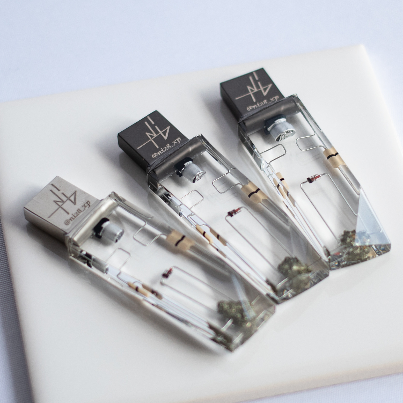 鉱石メモリ(64GB) ore USB memory stick 「鉱石」に記録する謎のUSB