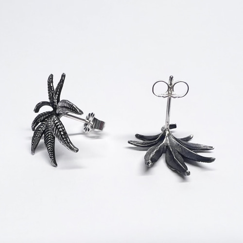 shaesbyシルバー ハンマードリーフ型ピアス シルバーピアス・イヤーカフ｜シルバー925 ピアス | 5mm角 | 23