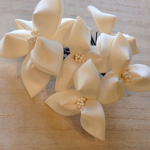 上品に装うシルク髪飾り3点セット・結婚式・成人式・卒業式・つまみ