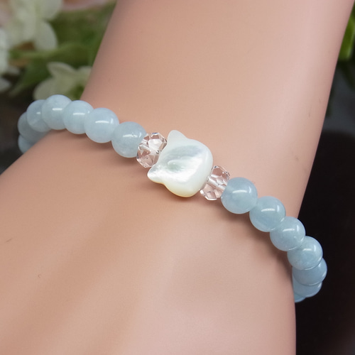 アクアマリンと猫チャームのブレスレット ぷっくり 猫モチーフ アクアマリン 幸せ恋ブレス 愛され石 神秘的 輝き