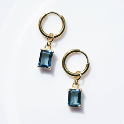 倫敦藍托帕石長方形醫用耳環 - 藍白相間的捕蠅草羽毛耳環及其他配件也都有販售 第3張的照片