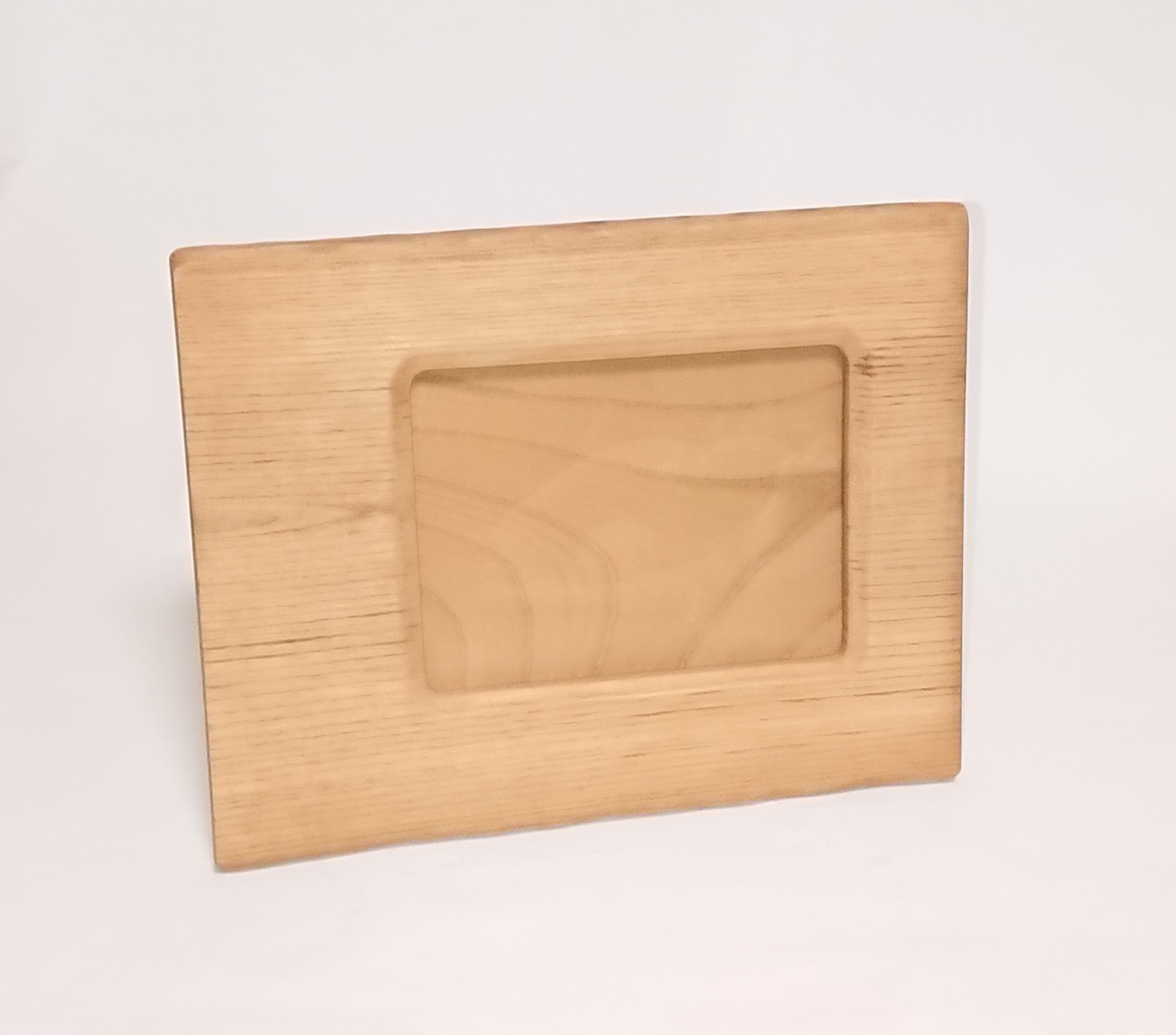 【送料無料】素朴な味わいの木製フォトフレーム 2L判・キャビネサイズ 柿渋塗り【１点もの】