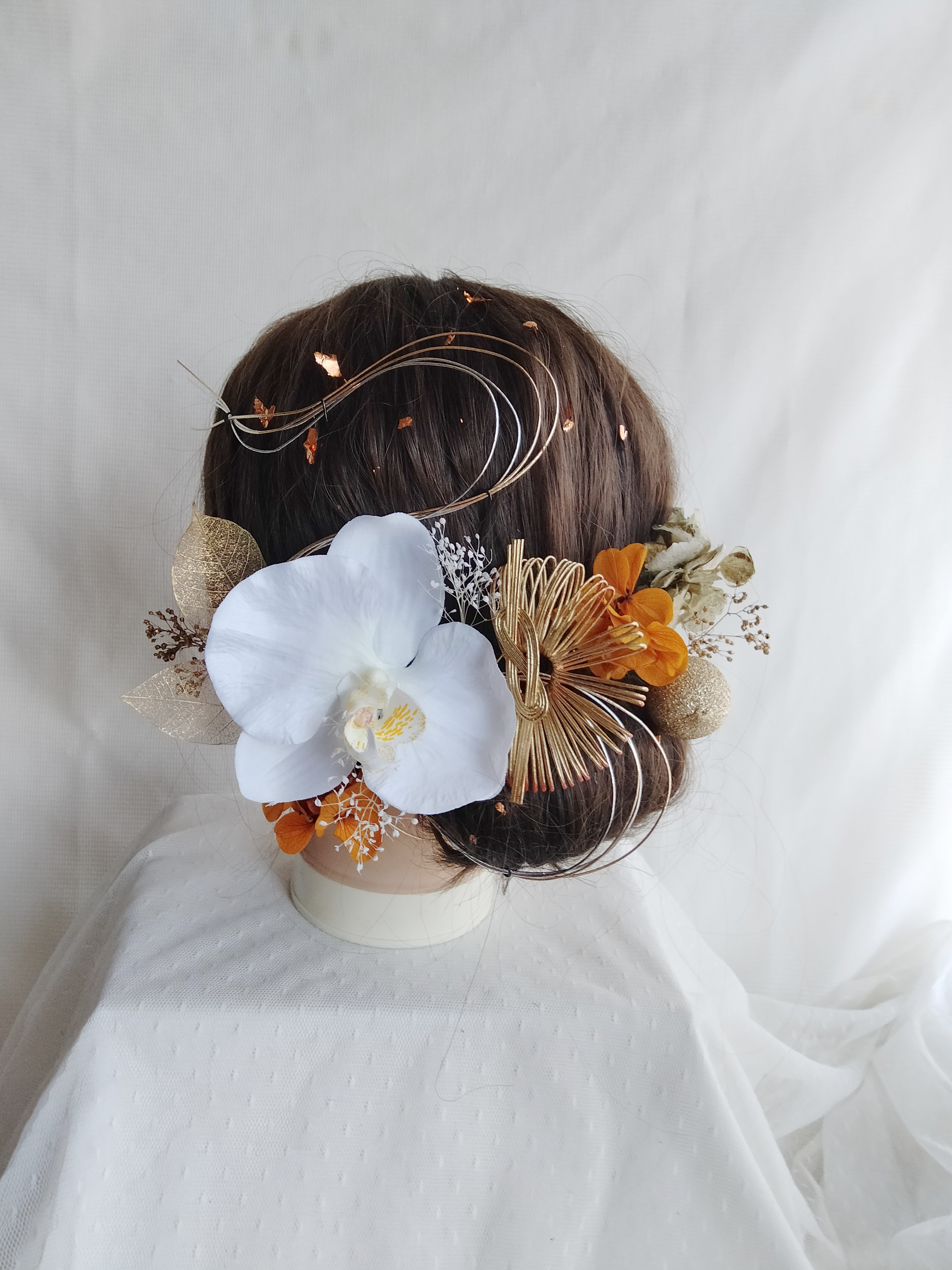 A9　胡蝶蘭と扇松のかんざしの髪飾り　成人式　卒業式　結婚式　白無垢ヘア　白無垢髪飾り　くすみオレンジ