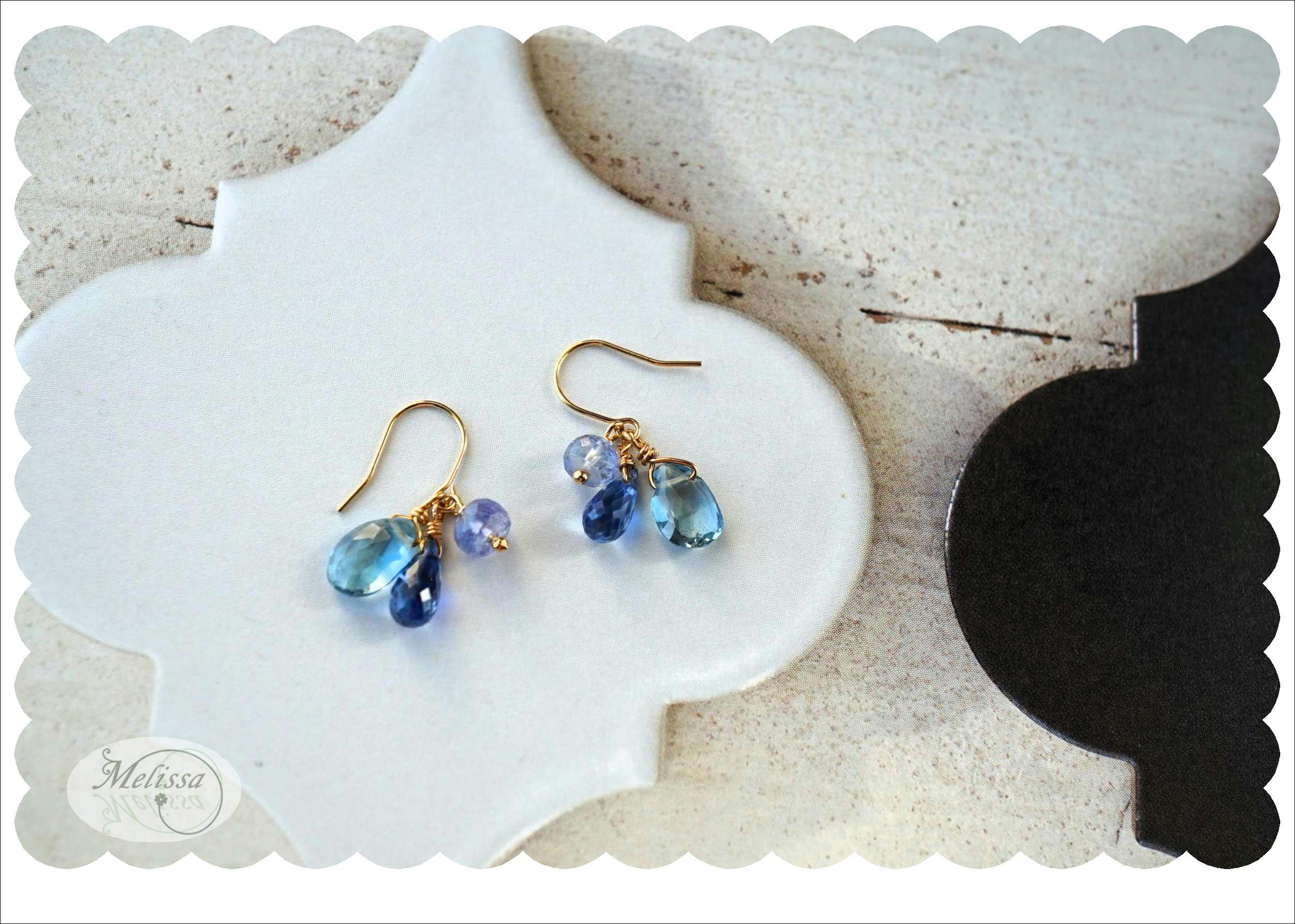 ロンドンブルートパーズとカイヤナイトの18金ピアス