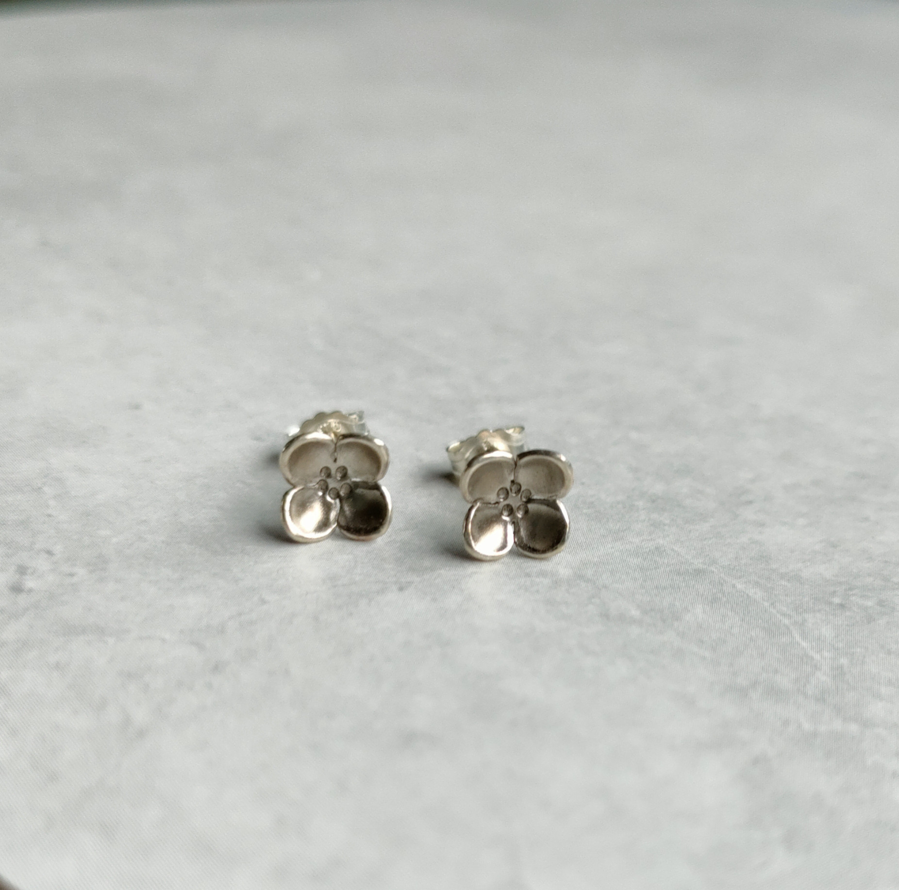 ちいさなお花一粒ピアス