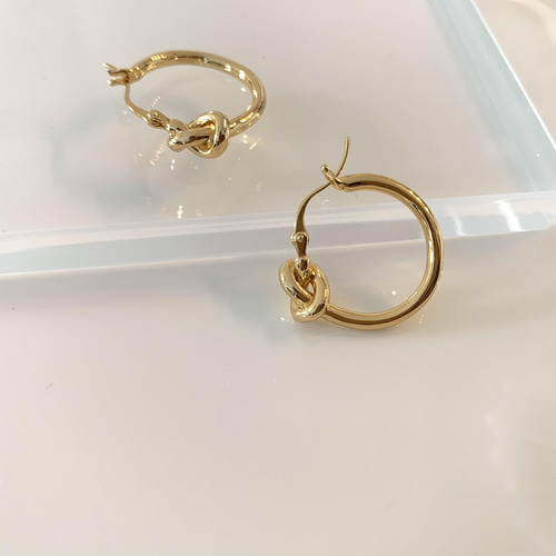 受注販売】1番人気！セリーヌ風ノットフープピアス ピアス（フープ
