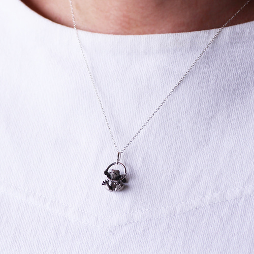 輪っカエルのシルバーペンダント ネックレス・ペンダント