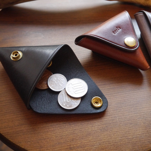 小ぶりで邪魔にならない / ヌメ革 三角コインケース 小銭入れ・コイン