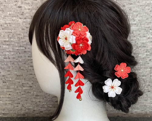 七五三に♡ 桜ブーケのヘアクリップ +Uピンset 赤 紅白 *つまみ細工