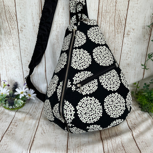 凛*花様 ブラック ボディバッグ CAMEO 和柄 金襴 ボディバッグ TYPE A (JAPANESQUE) | ダーツケース