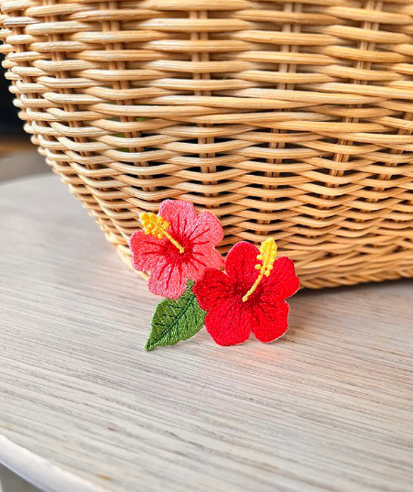 ハイビスカスのアップリケ ハワイアン ワッペン・アップリケ