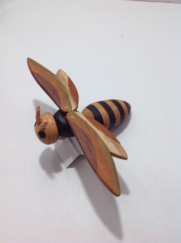 寄木のブローチ (スズメ蜂 ) 3枚目の画像