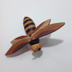 寄木のブローチ (スズメ蜂 ) 2枚目の画像