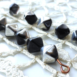 ピラミダ　黒シルバー　チェコビーズCzech Glass Beads10個 2枚目の画像