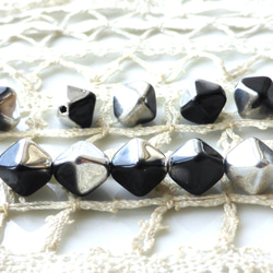 ピラミダ　黒シルバー　チェコビーズCzech Glass Beads10個 1枚目の画像