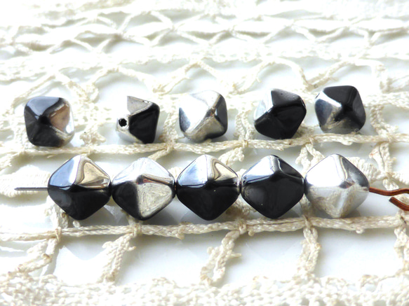 ピラミダ　黒シルバー　チェコビーズCzech Glass Beads10個 1枚目の画像