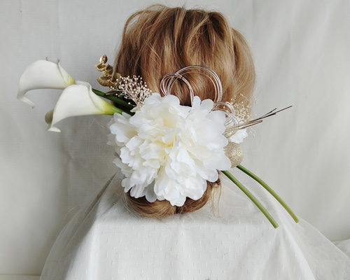 カラーの花×ピオニー×水引きの和装髪飾り カラーの花の髪飾り 白の胡蝶