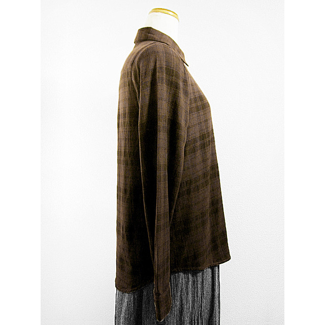 長袖コットンシャツ（チェック模様）（ボカシ染）（こげ茶色濃淡）