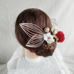 水引細工・鶴の羽と林檎の花の和装ヘアアクセ　着物ヘアアクセサリー　髪飾り　タイトシニヨン　シニヨンヘア　成人式　結婚式　 5枚目の画像