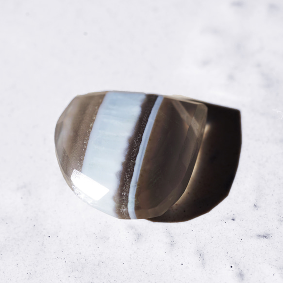 條紋藍蛋白石栗色切割醫用不銹鋼耳環 - Maaret 第8張的照片