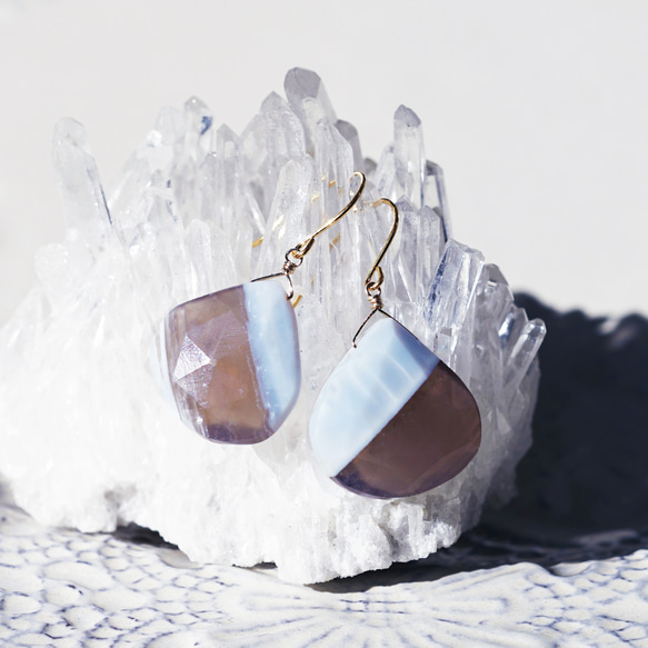 條紋藍蛋白石栗色切割醫用不銹鋼耳環 - Maaret 第6張的照片